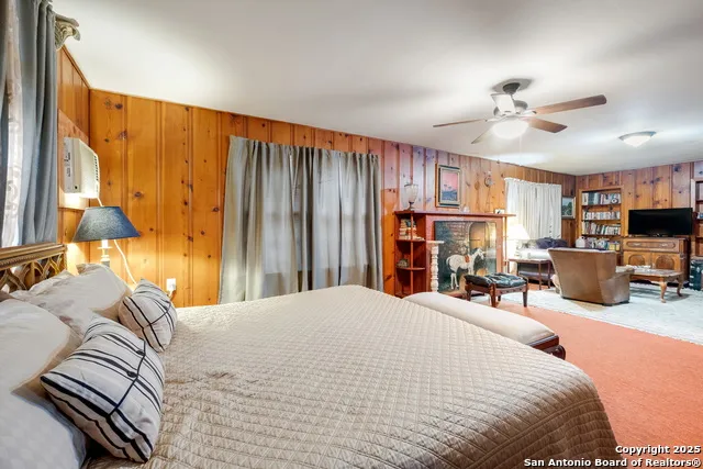 461 Highway 173 S Devine, TX 78016